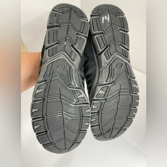 Skechers Women's Black Slip-On Sneakers looks in new condition - Picture 3 of 4